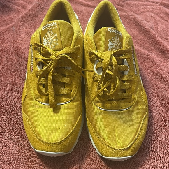 Gold Reeboks - Picture 2 of 6